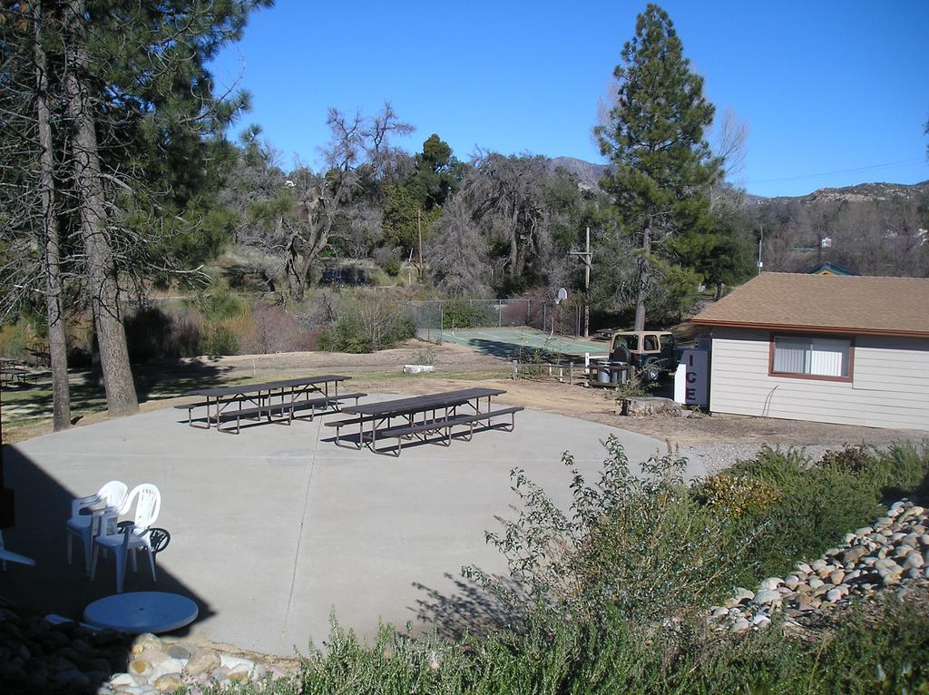 Oakzanita Springs Camping Resort Cabin 1 Descanso Esterno foto